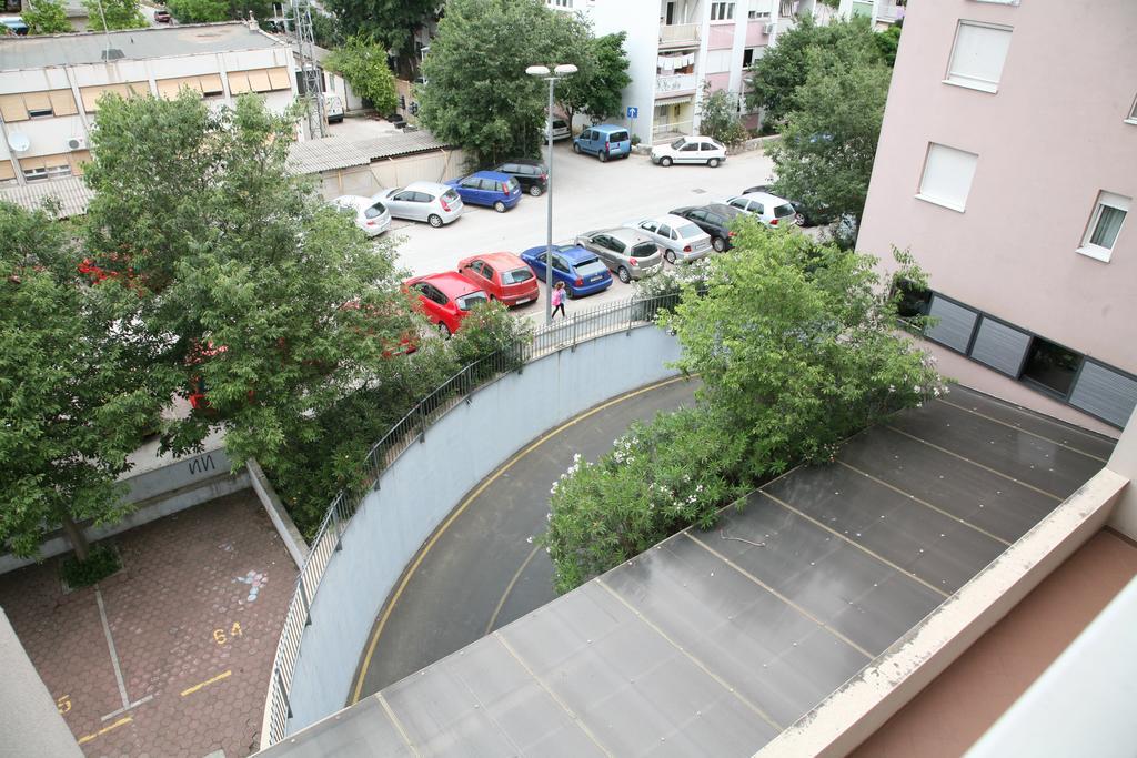 Apartment Dg With Parking Garage สปลิท ภายนอก รูปภาพ