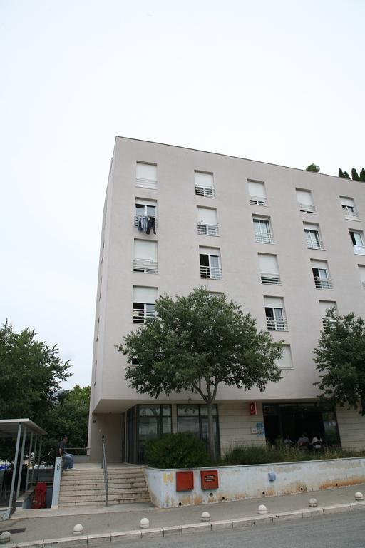 Apartment Dg With Parking Garage สปลิท ภายนอก รูปภาพ