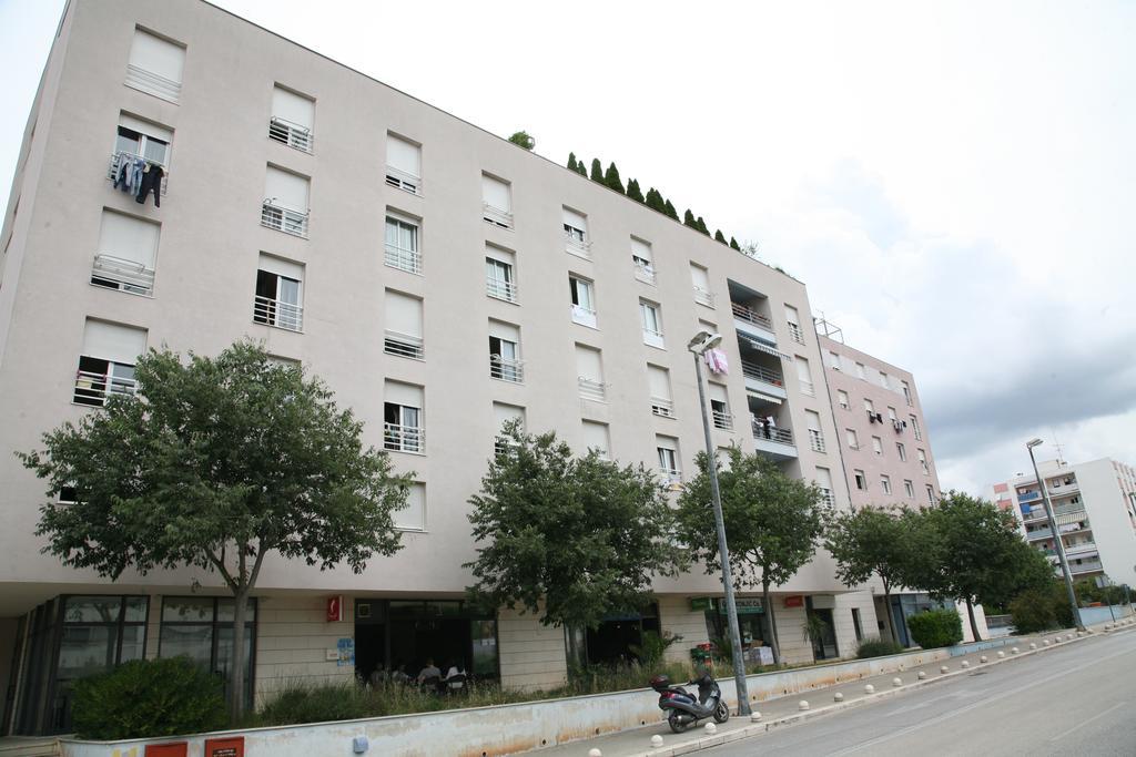 Apartment Dg With Parking Garage สปลิท ภายนอก รูปภาพ